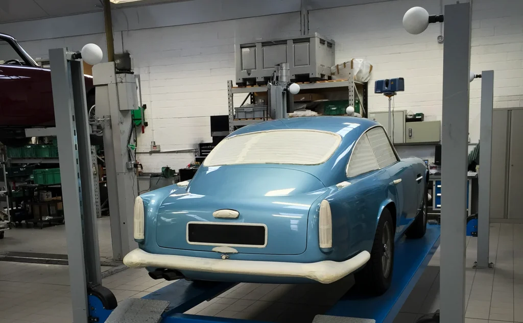 Aston-Martin-DB4-GT-laser-scan-Forte-Vision-blue-classic-car-ramps-garage