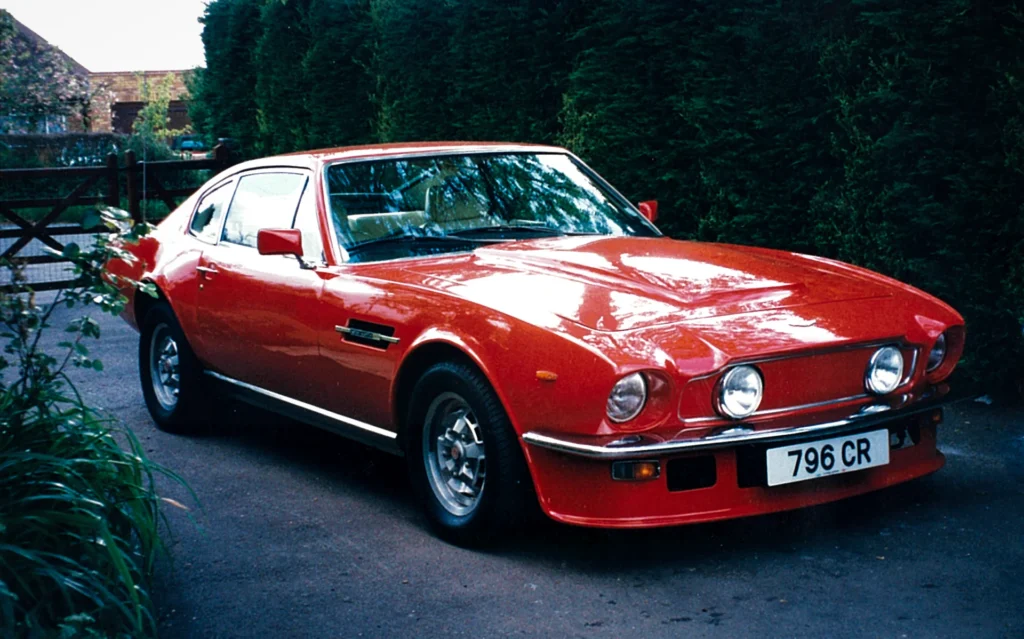Aston-Martin-V8-Vantage-manual-red-Forte-Vision-on-drive-spring