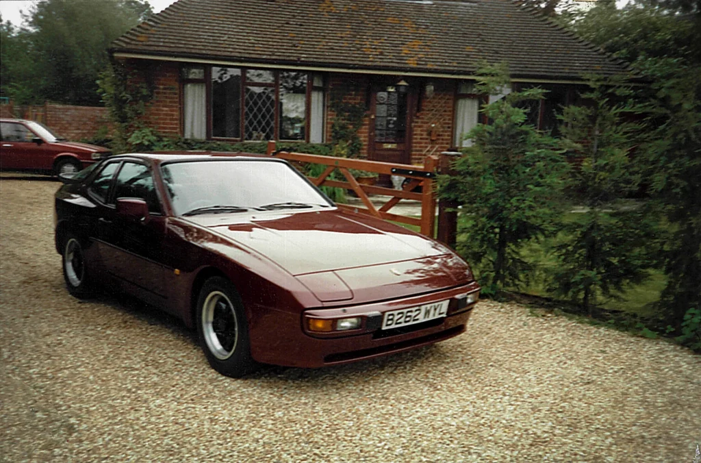Porsche-944-2.5-Lux-burgundy-Austin-Maestro-red-outside-bungalow-on-drive-Forte-Vision